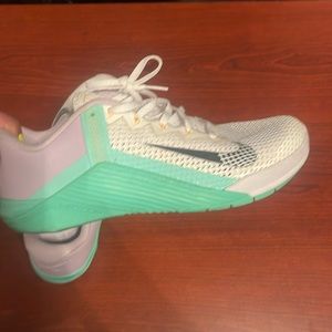 Gently used Nike women’s size 10 shoes great condition used a few times